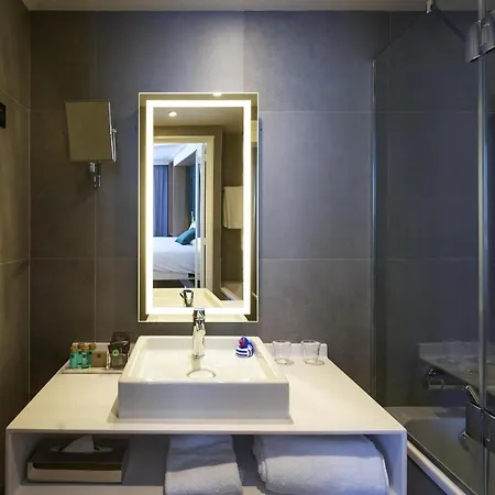 Hotel Novotel Centre Gare Montparnasse Parigi