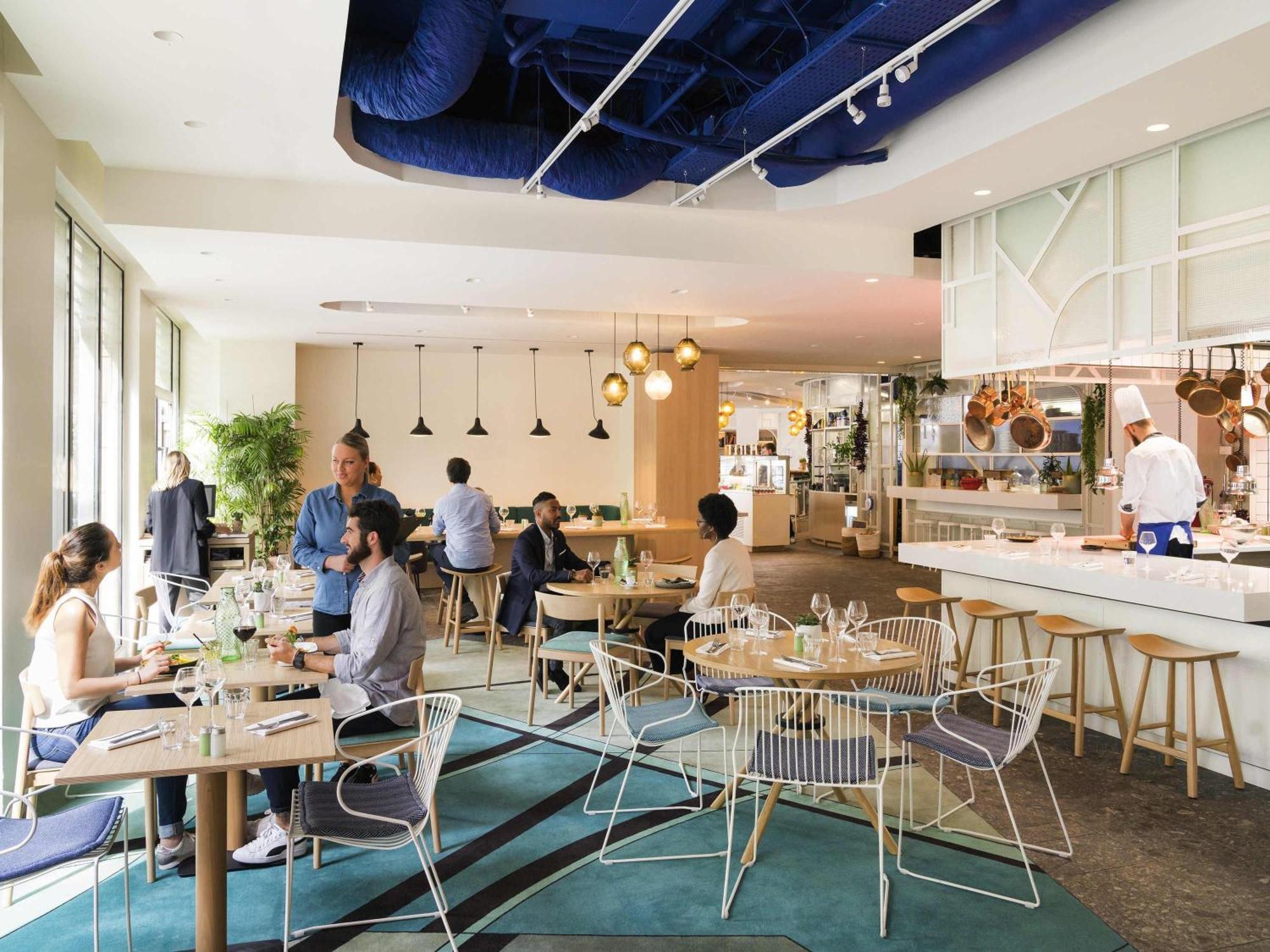 Novotel Centre Gare Montparnasse 4*