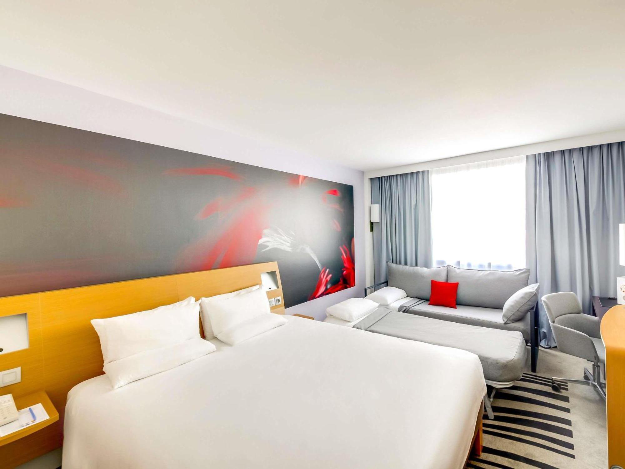 Novotel Centre Gare Montparnasse 4*